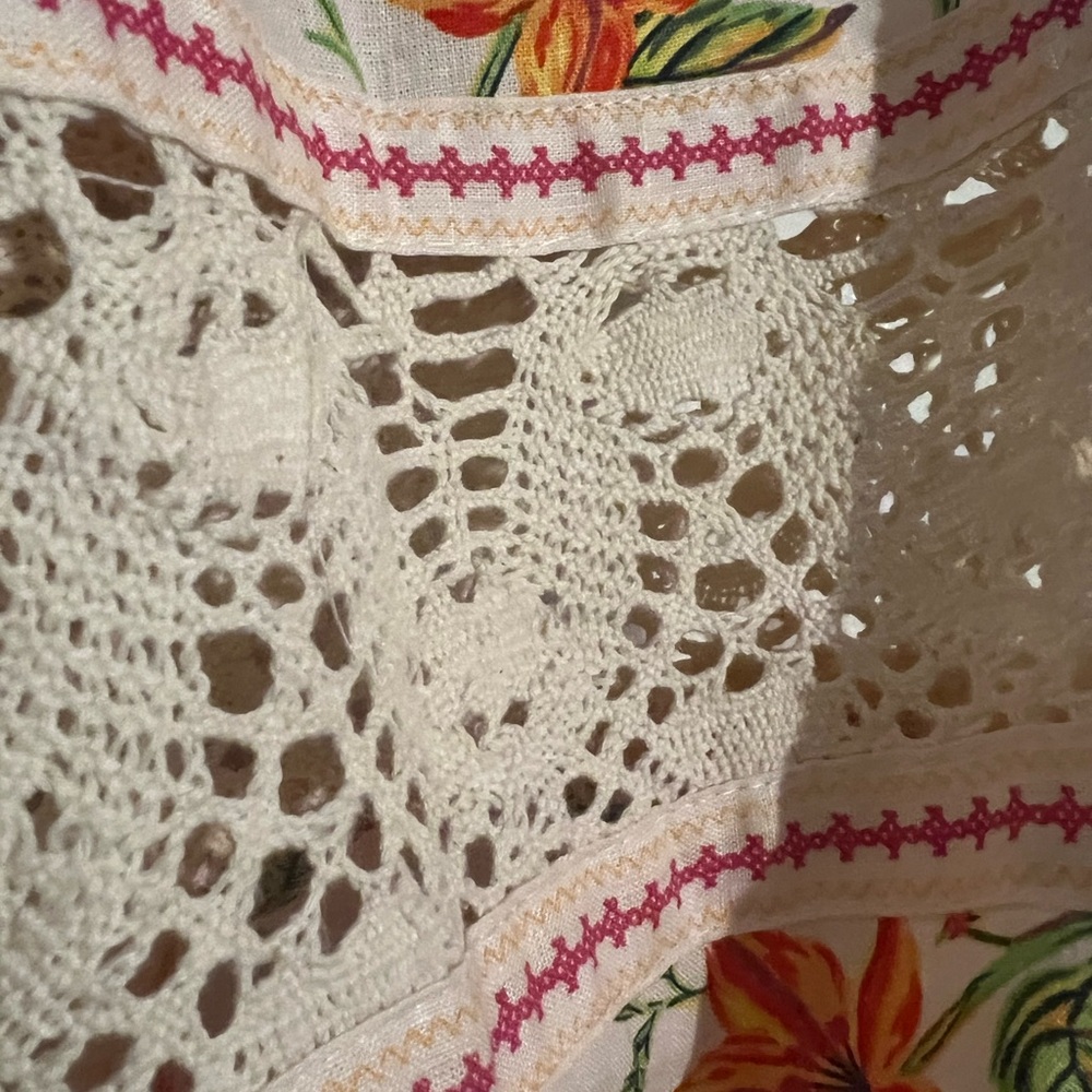 Rachel Zoe floral blouse with cream lace - Picture 2 of 3